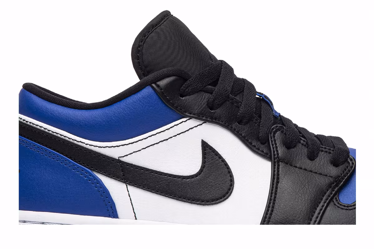 Air Jordan 1 Low Royal Toe, view 3