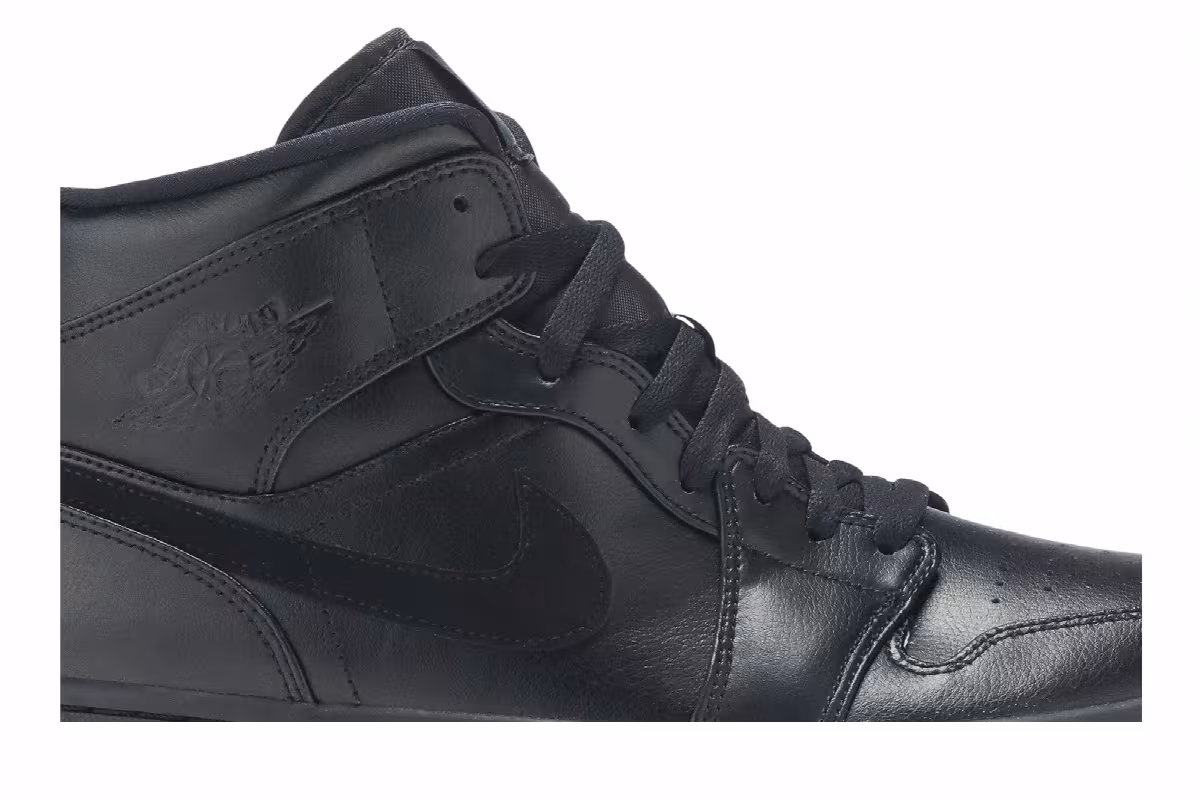 Air Jordan 1 Mid Triple Black, view 3