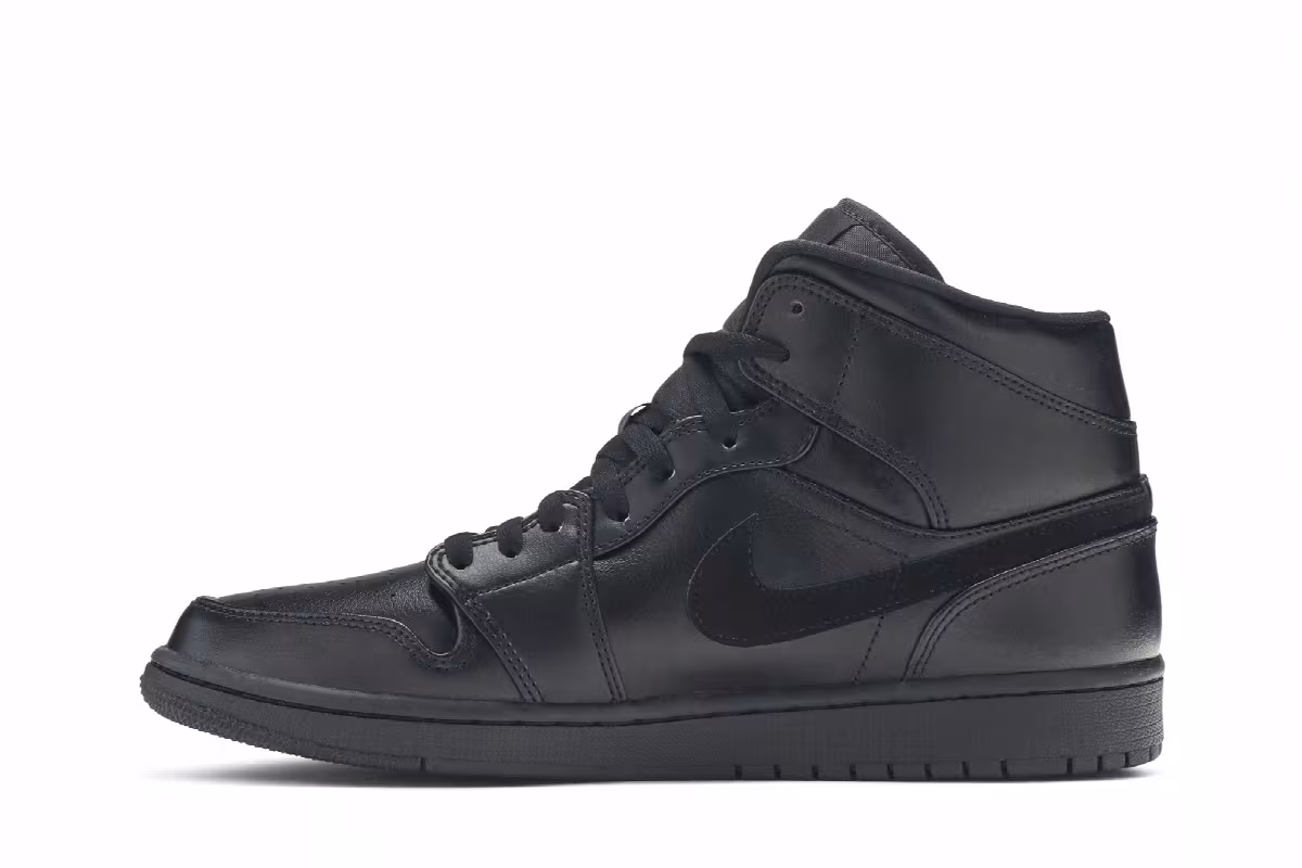 Air Jordan 1 Mid Triple Black, view 4