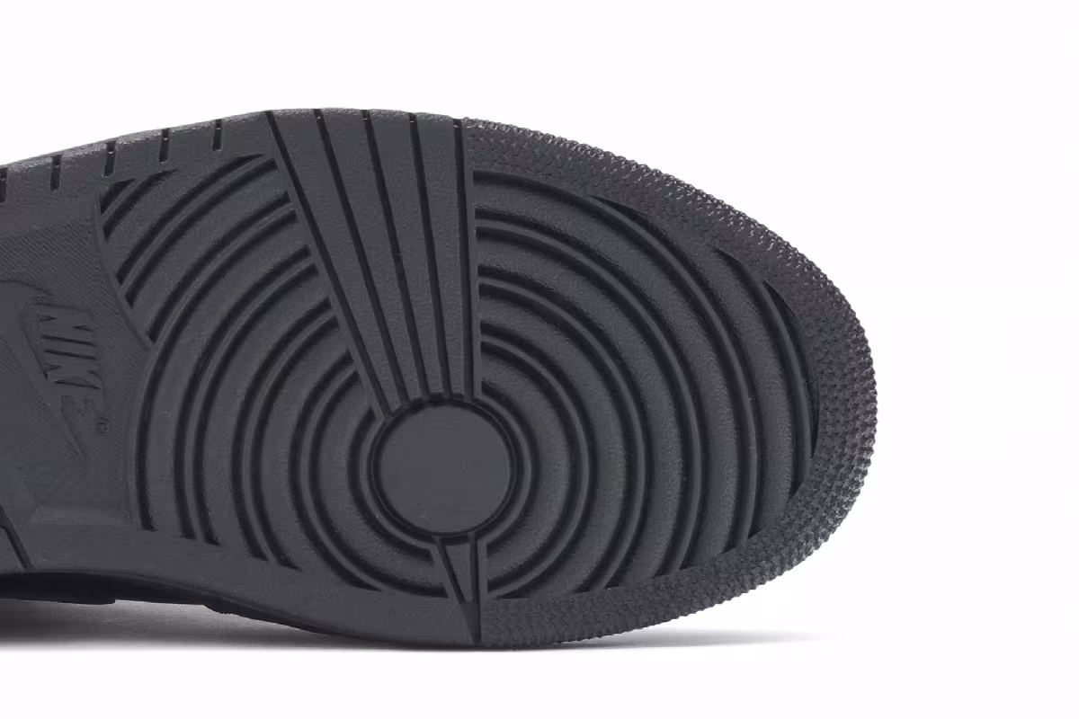 Air Jordan 1 Mid Triple Black, view 6