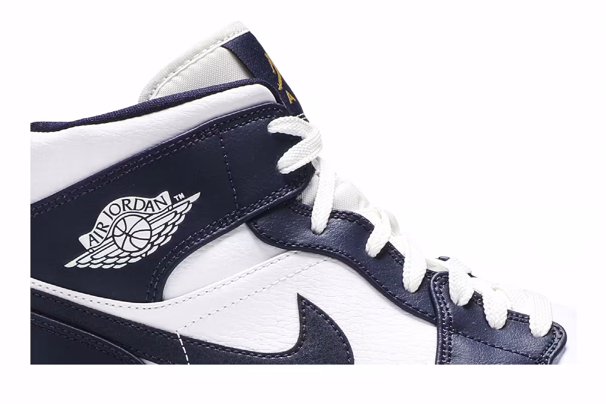 Air Jordan 1 Mid Obsidian, view 3