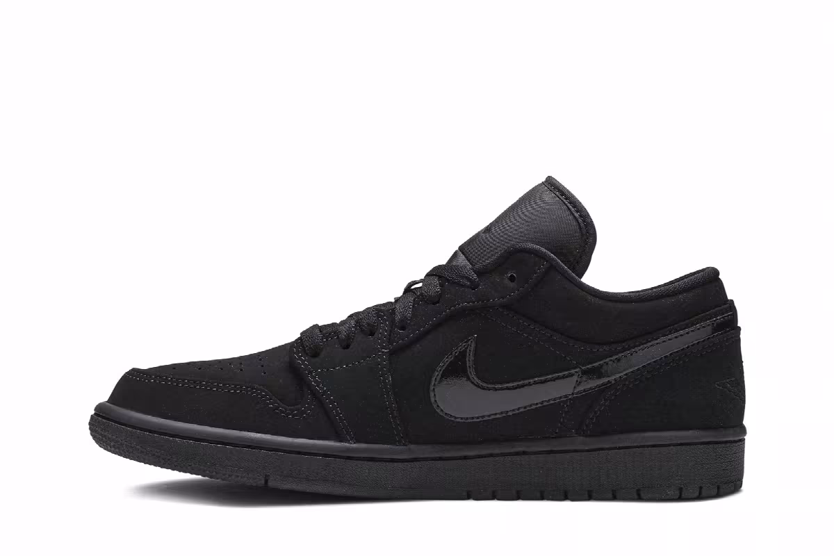 Air Jordan 1 Low Triple Black, view 4