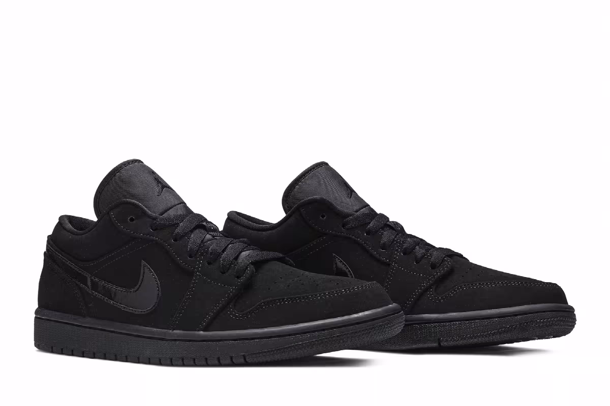 Air Jordan 1 Low Triple Black, view 9