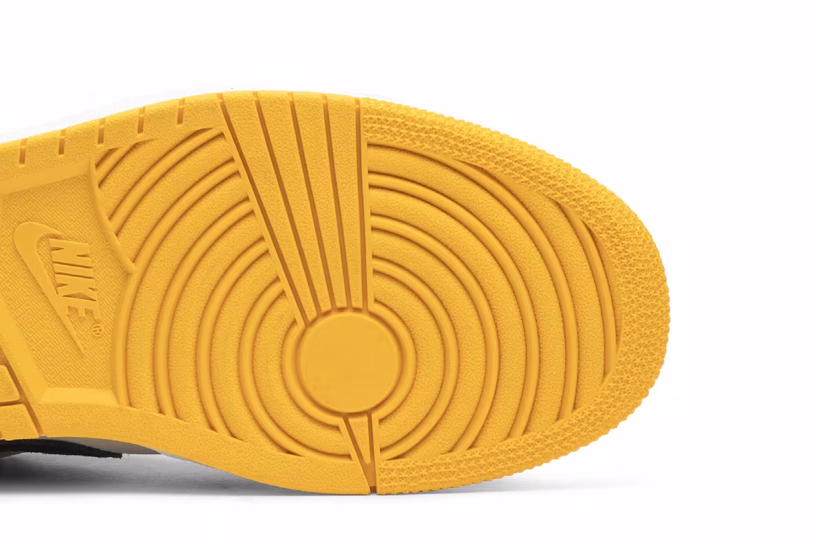 Air Jordan 1 Low University Gold, view 6