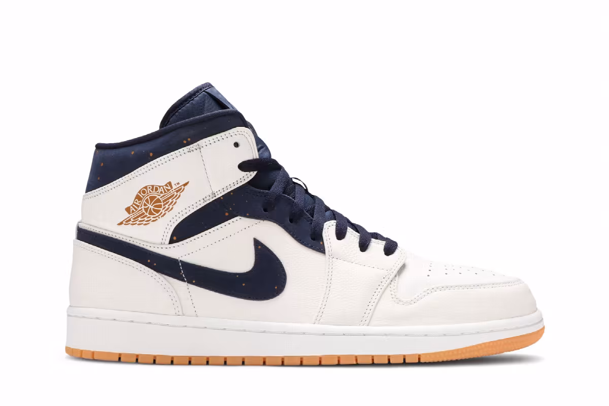 Air Jordan 1 Mid Jeter, view 2