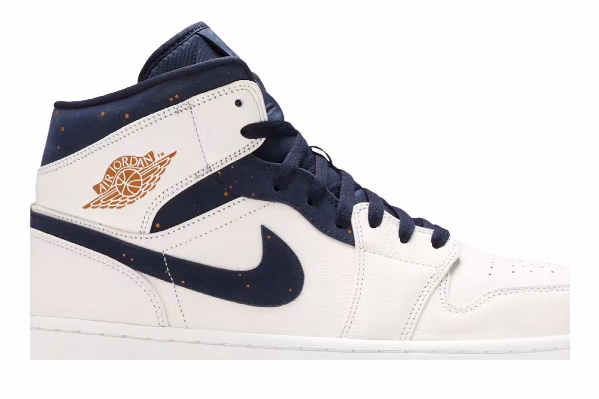 Air Jordan 1 Mid Jeter, view 3