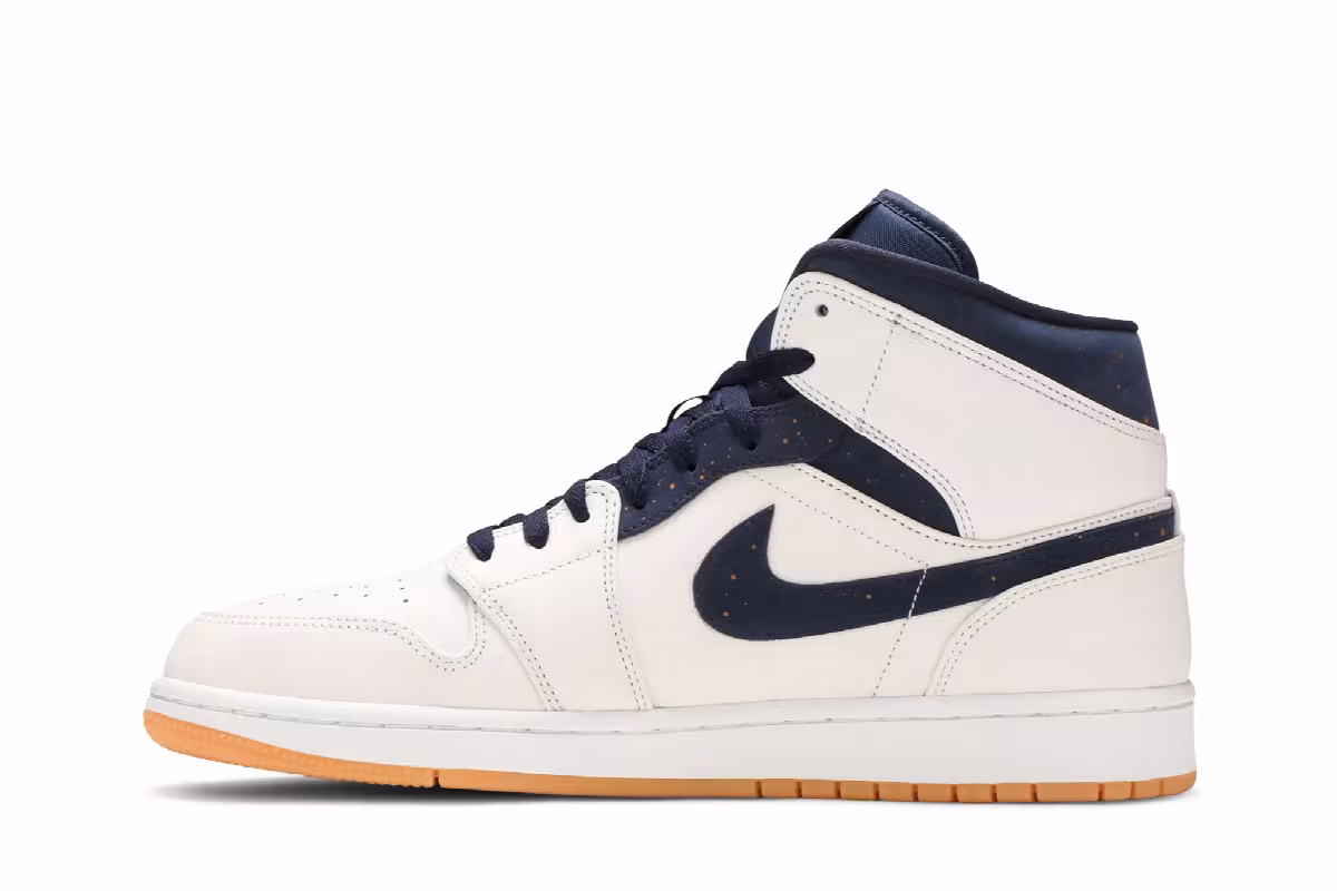 Air Jordan 1 Mid Jeter, view 4