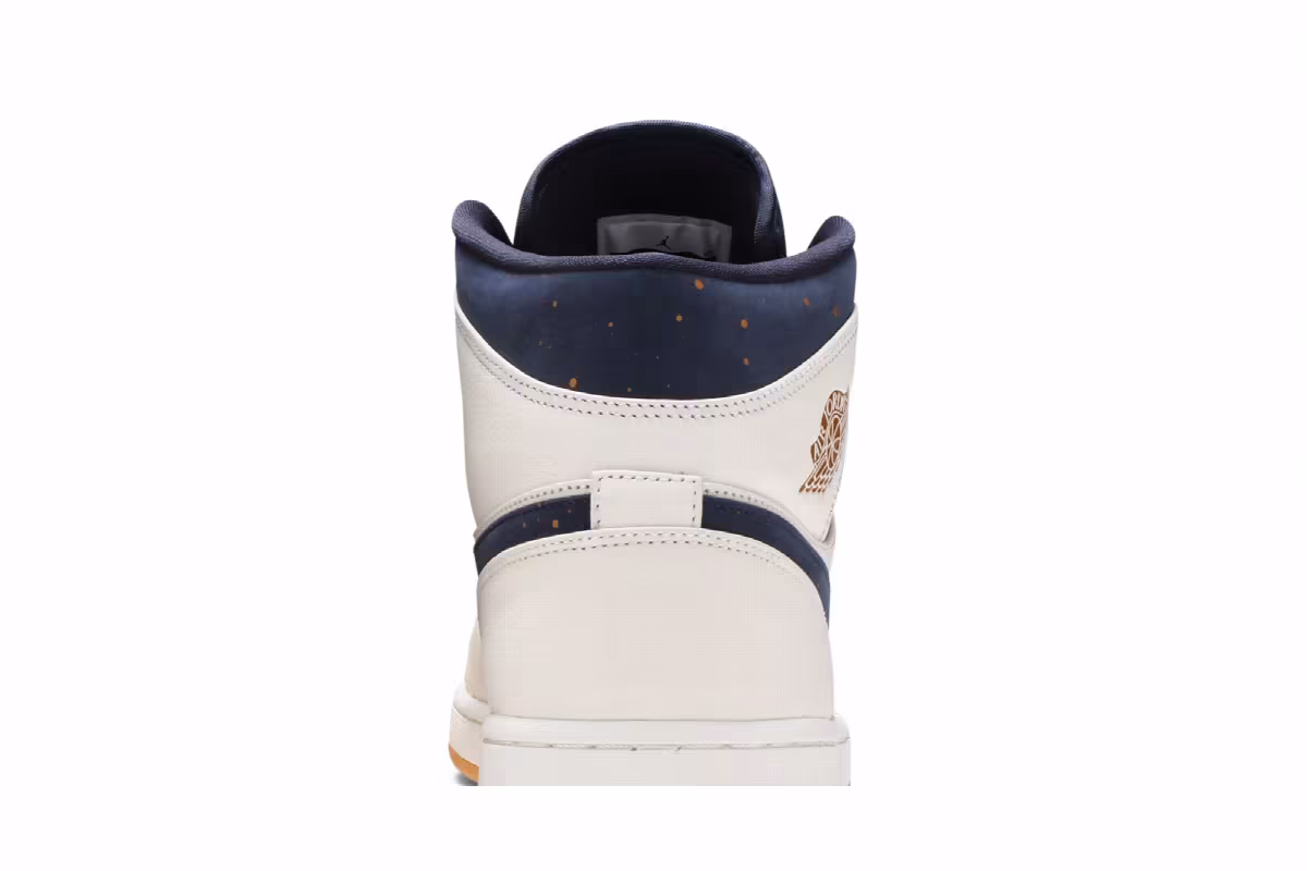 Air Jordan 1 Mid Jeter, view 8