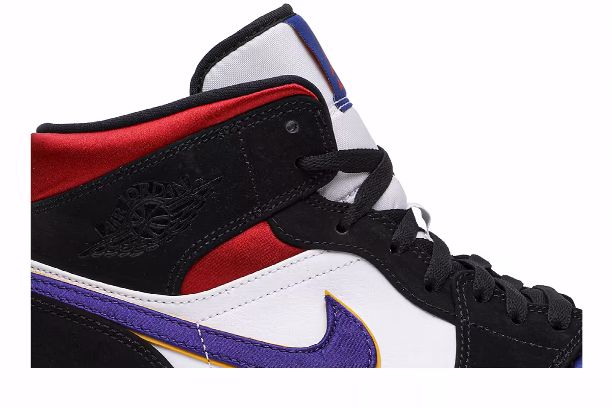Air Jordan 1 Mid SE Rivals, view 3