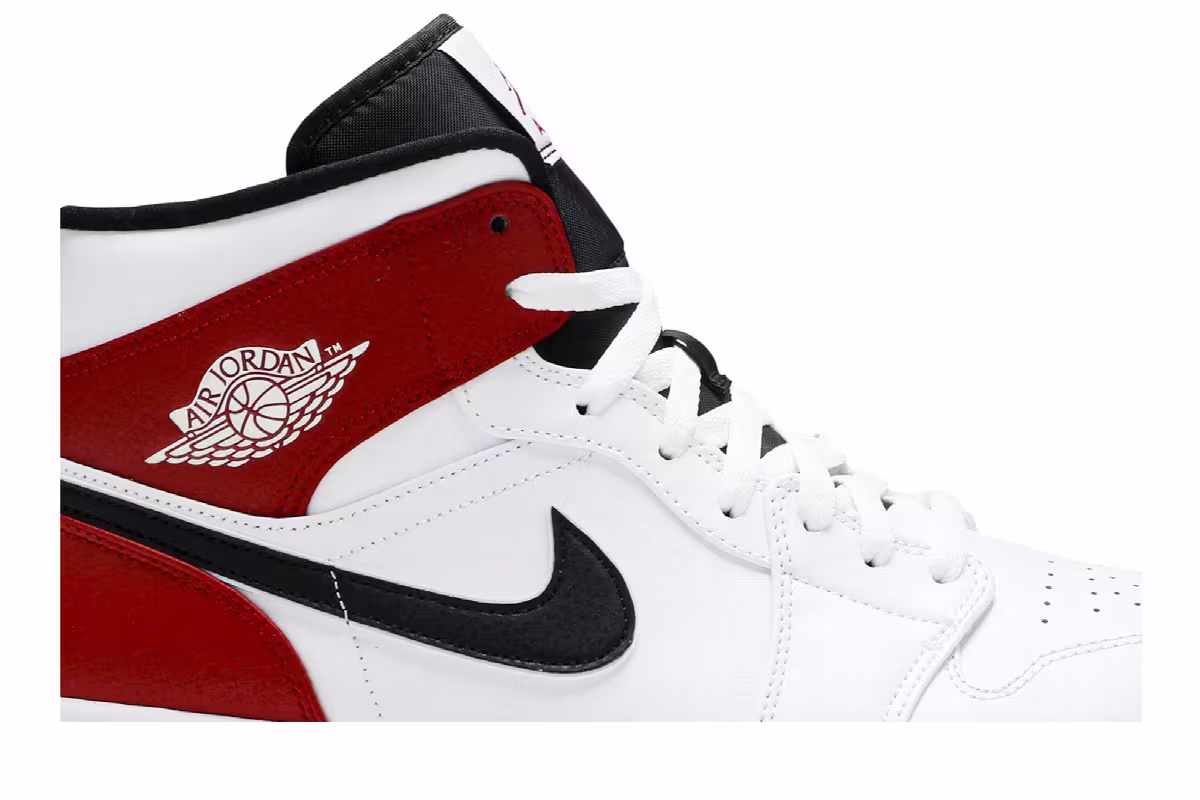 Air Jordan 1 Mid White Chicago, view 3