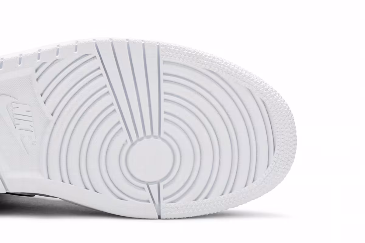 Air Jordan 1 Mid White Chicago, view 6