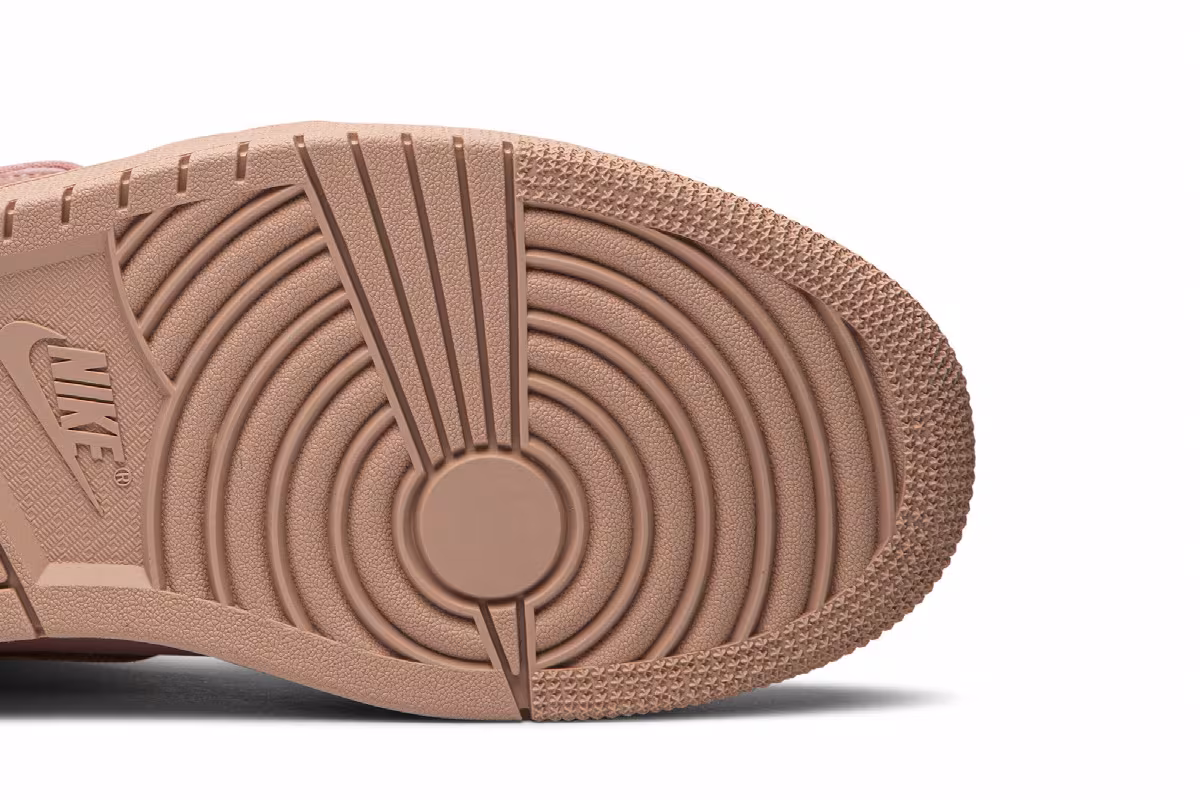 Air Jordan 1 Mid Coral Gold, view 6