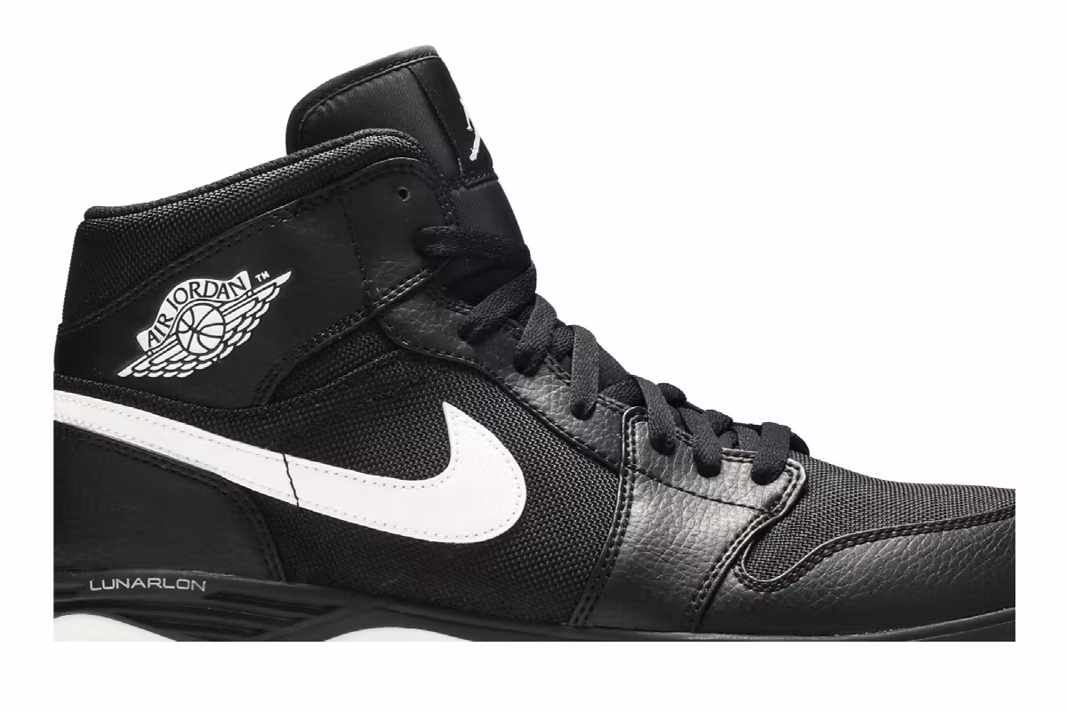 Air Jordan 1 Mid TD Cleat Black, view 3