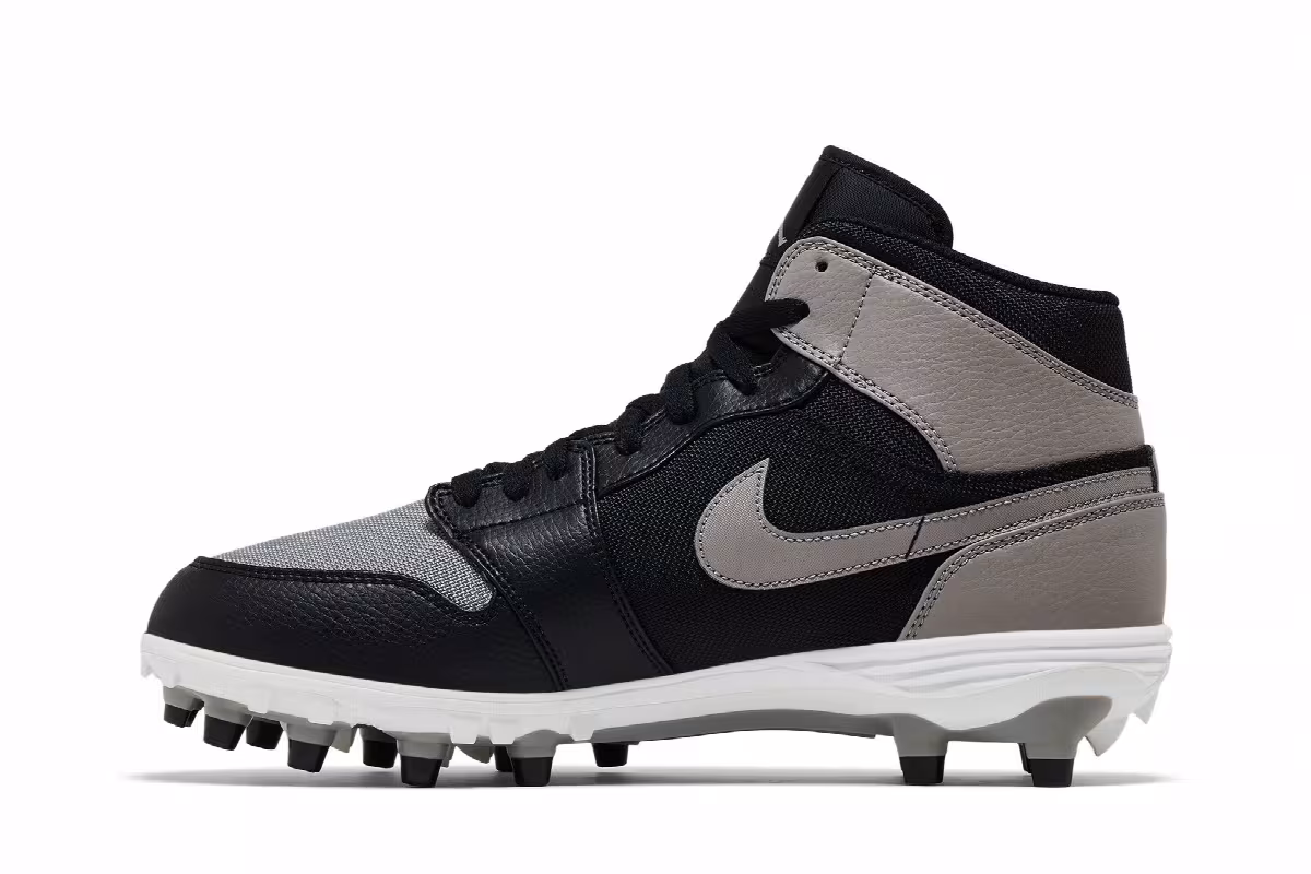 Air Jordan 1 Mid TD Cleat Shadow, view 4
