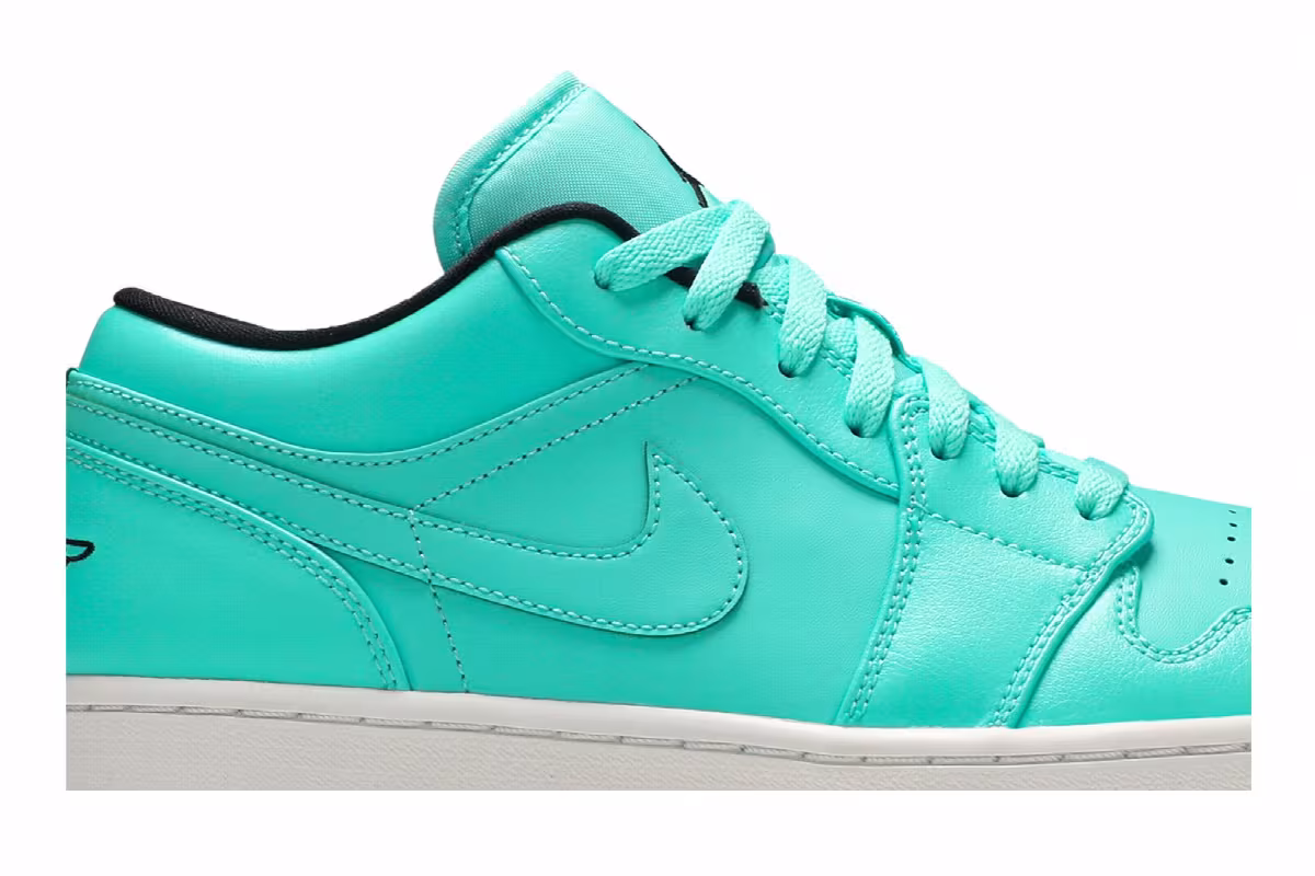Air Jordan 1 Low Hyper Turquoise, view 3