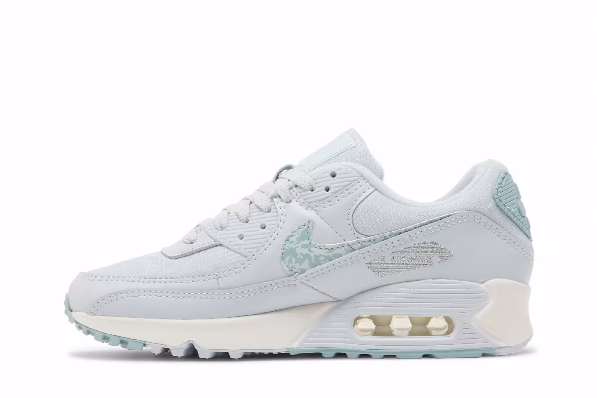Nike Women's Air Max 90 Camo Swoosh, view 4