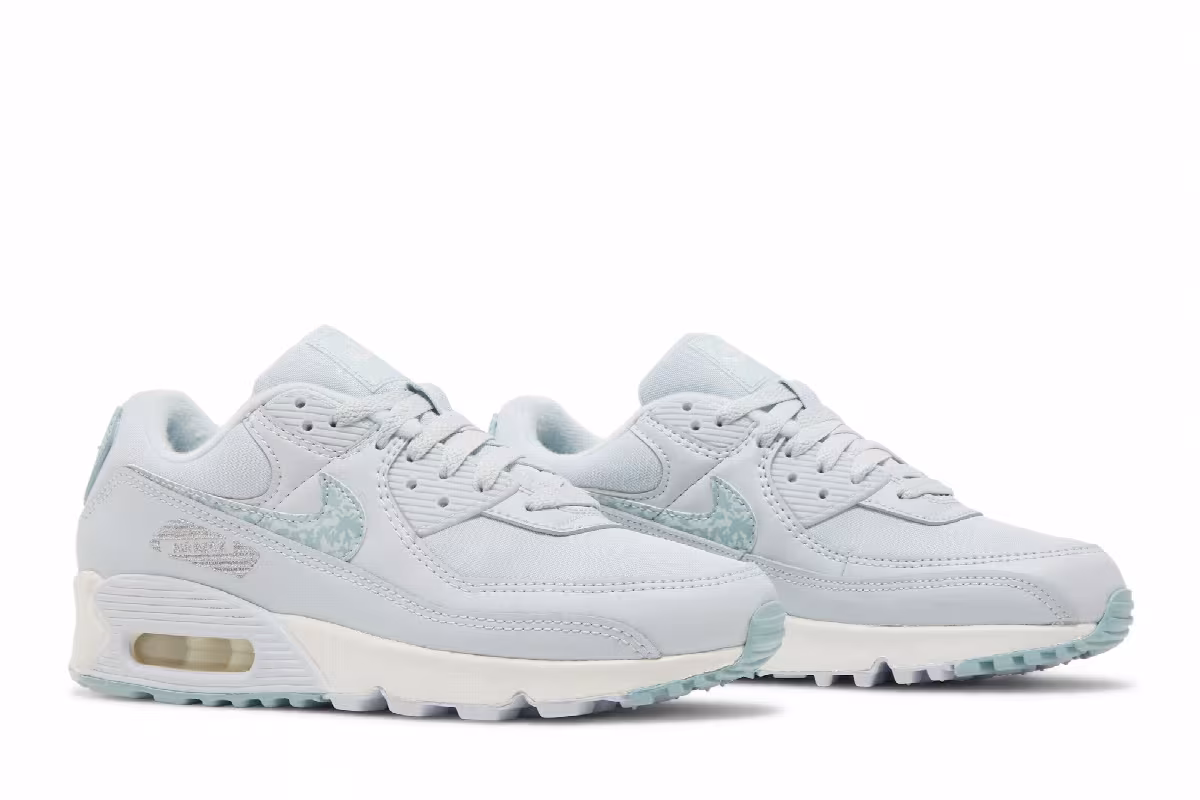 Nike Women's Air Max 90 Camo Swoosh, view 9