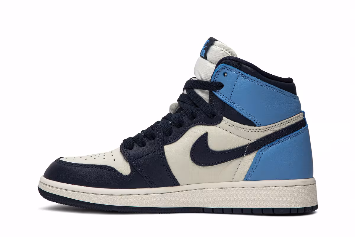 Air Jordan 1 High OG GS Obsidian, view 4