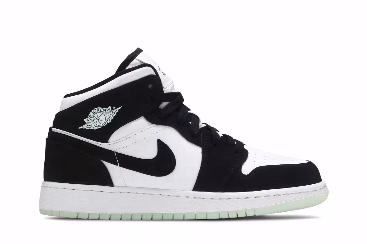 Air Jordan 1 Mid SE GS White Black, view 2