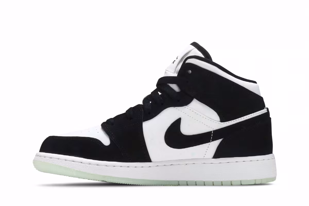 Air Jordan 1 Mid SE GS White Black, view 4
