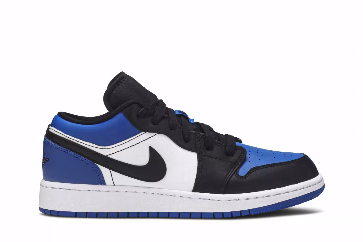 Air Jordan 1 Low GS Royal Toe, view 2