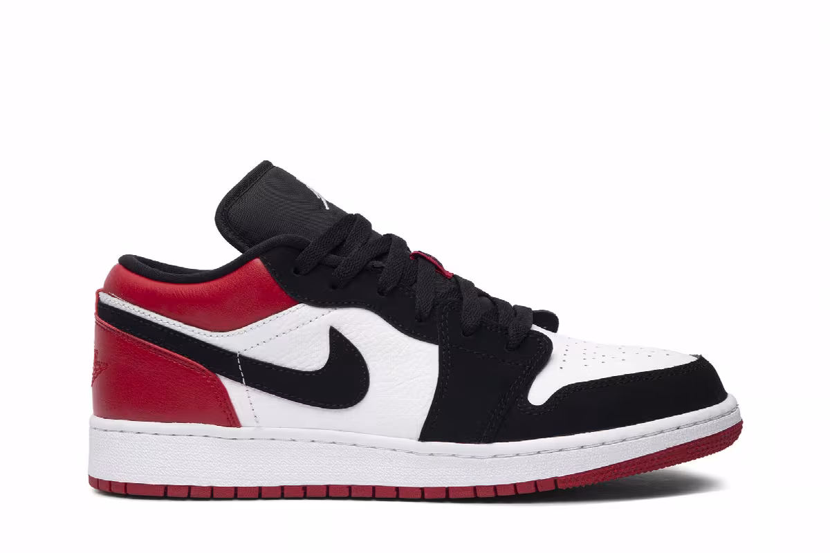Air Jordan 1 Low GS Black Toe, view 2