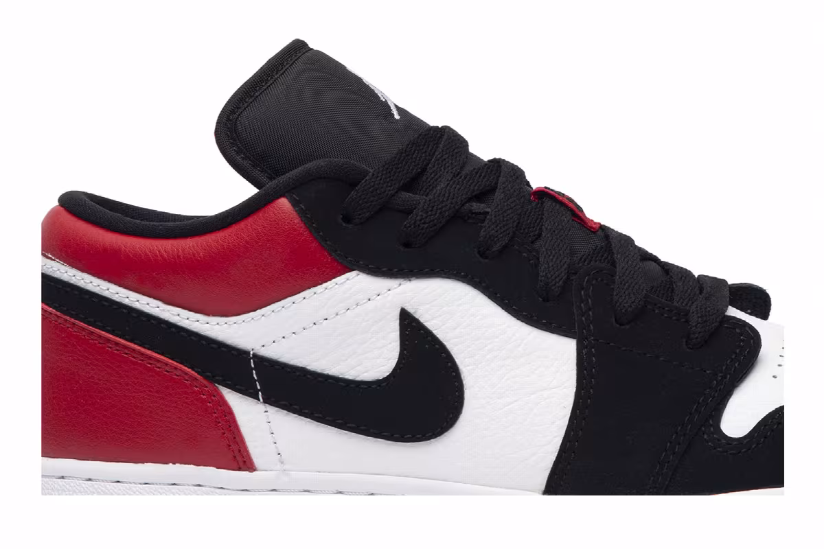 Air Jordan 1 Low GS Black Toe, view 3