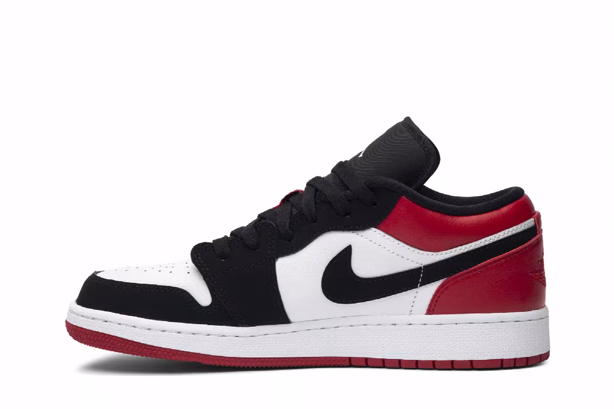 Air Jordan 1 Low GS Black Toe, view 4