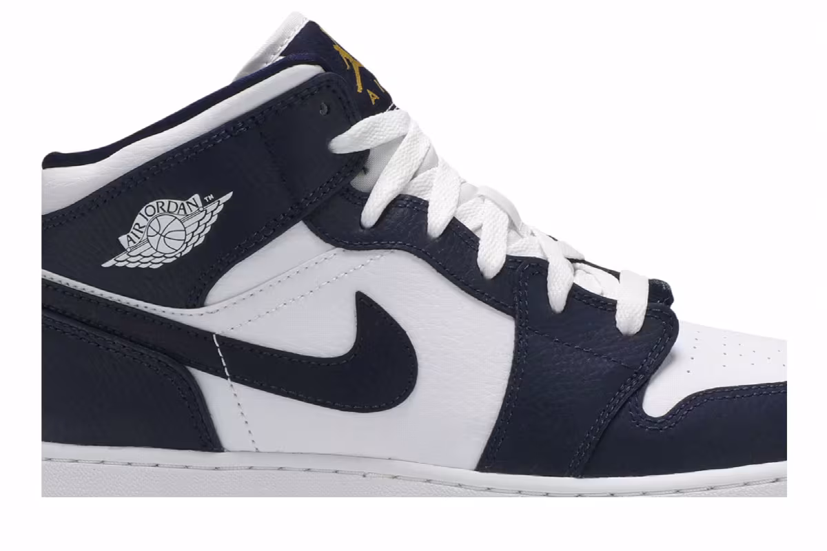 Air Jordan 1 Mid GS Obsidian, view 3
