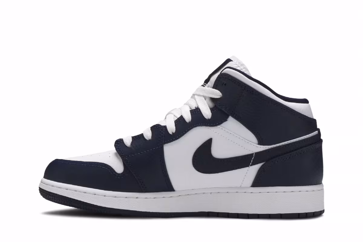 Air Jordan 1 Mid GS Obsidian, view 4