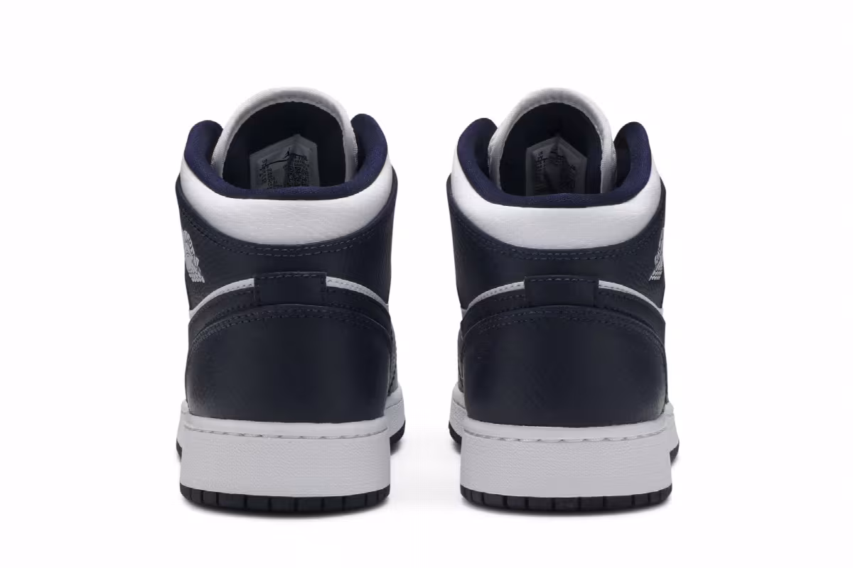 Air Jordan 1 Mid GS Obsidian, view 7