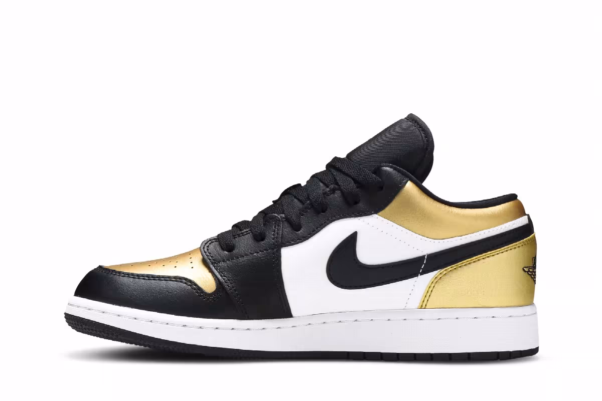 Air Jordan 1 Low GS Gold Toe, view 4