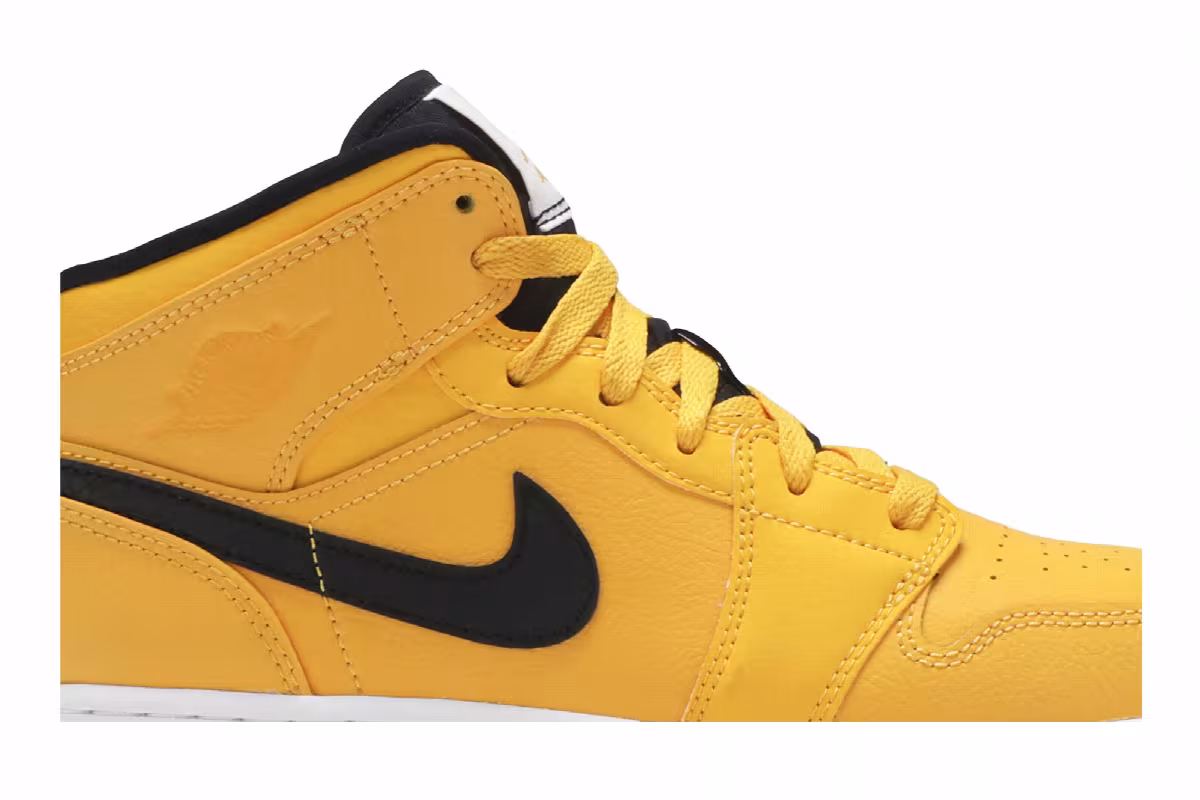 Air Jordan 1 Mid GS University Gold, view 3