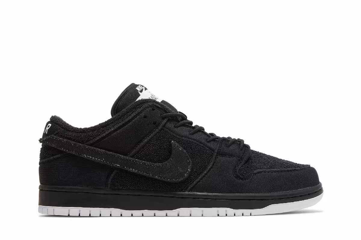 Gnarhunters x Nike Dunk Low SB Black, view 2