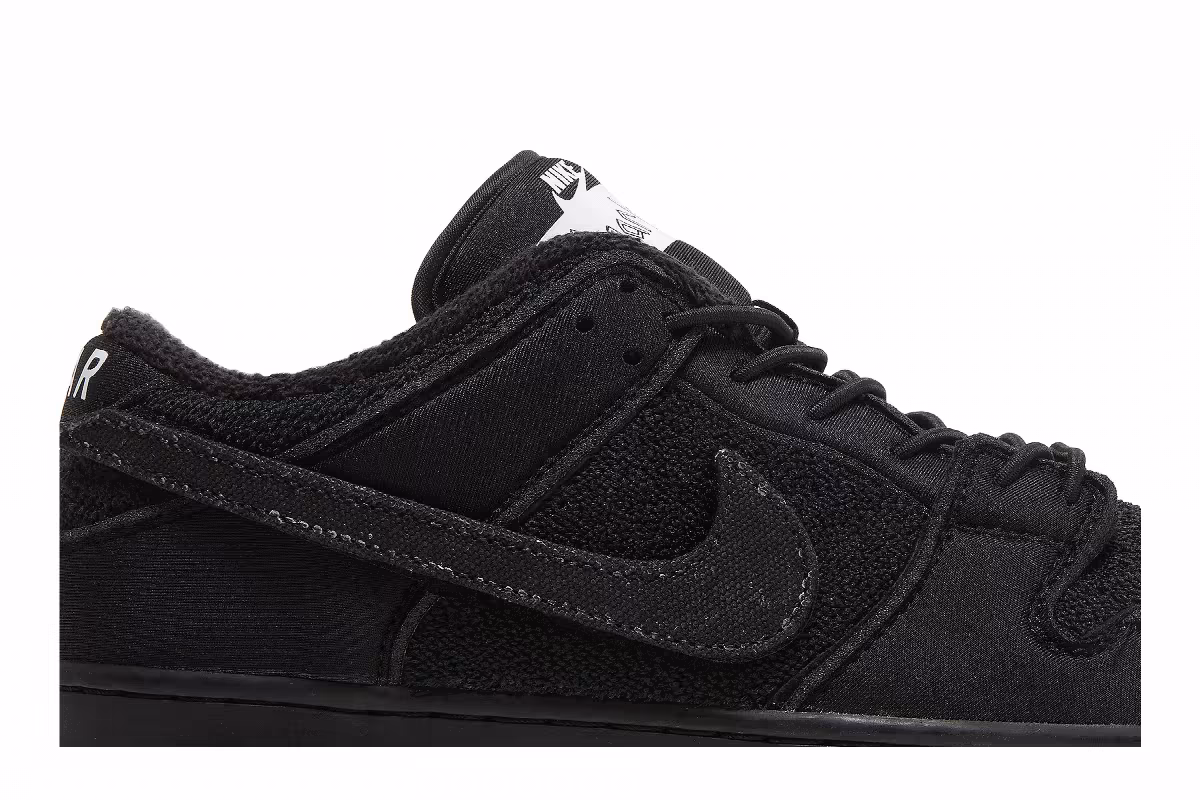 Gnarhunters x Nike Dunk Low SB Black, view 3