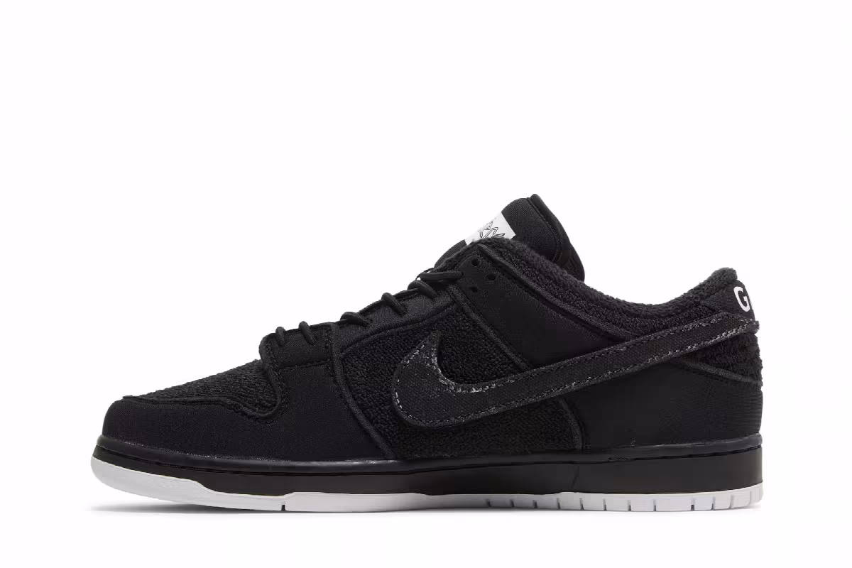 Gnarhunters x Nike Dunk Low SB Black, view 4
