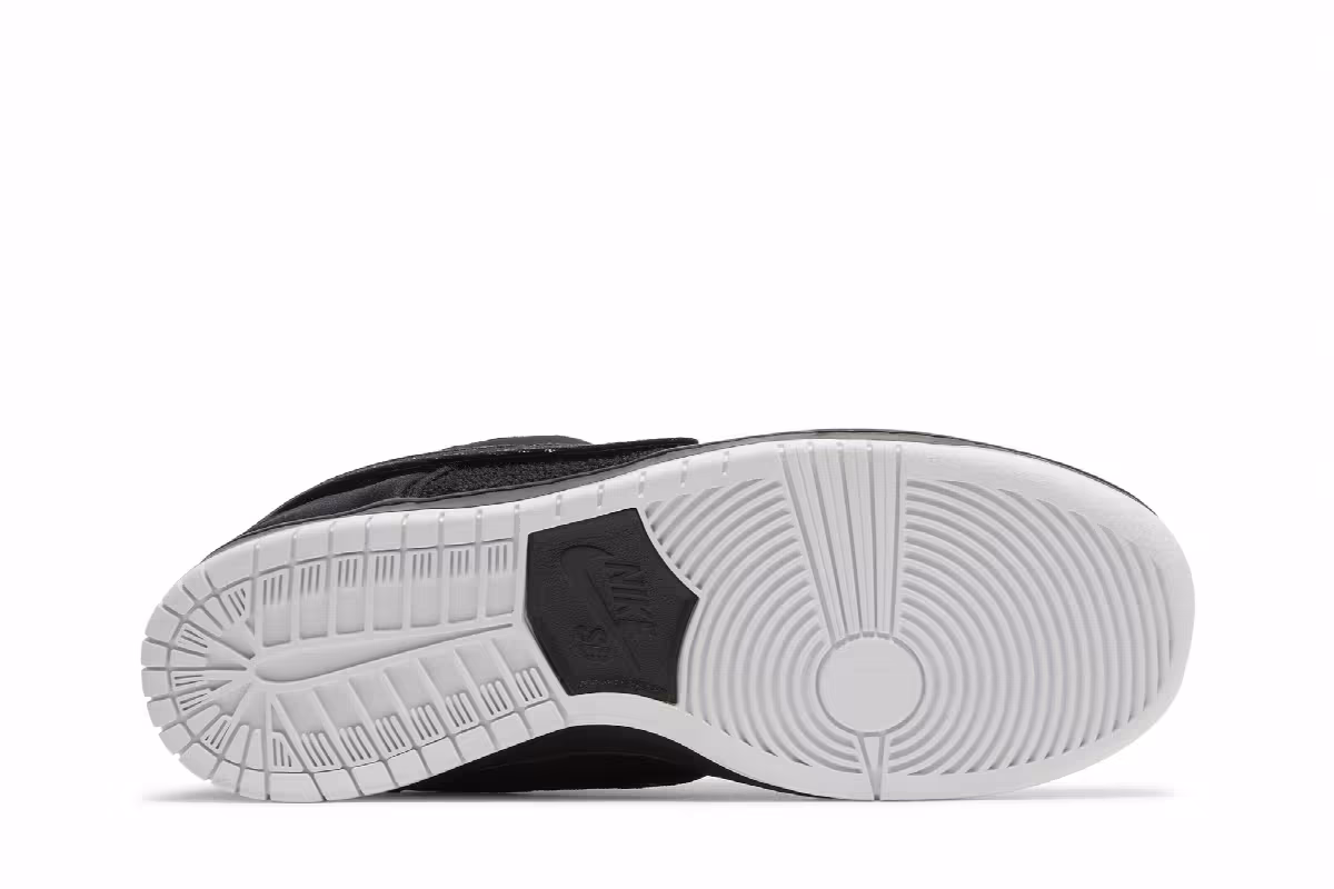 Gnarhunters x Nike Dunk Low SB Black, view 5