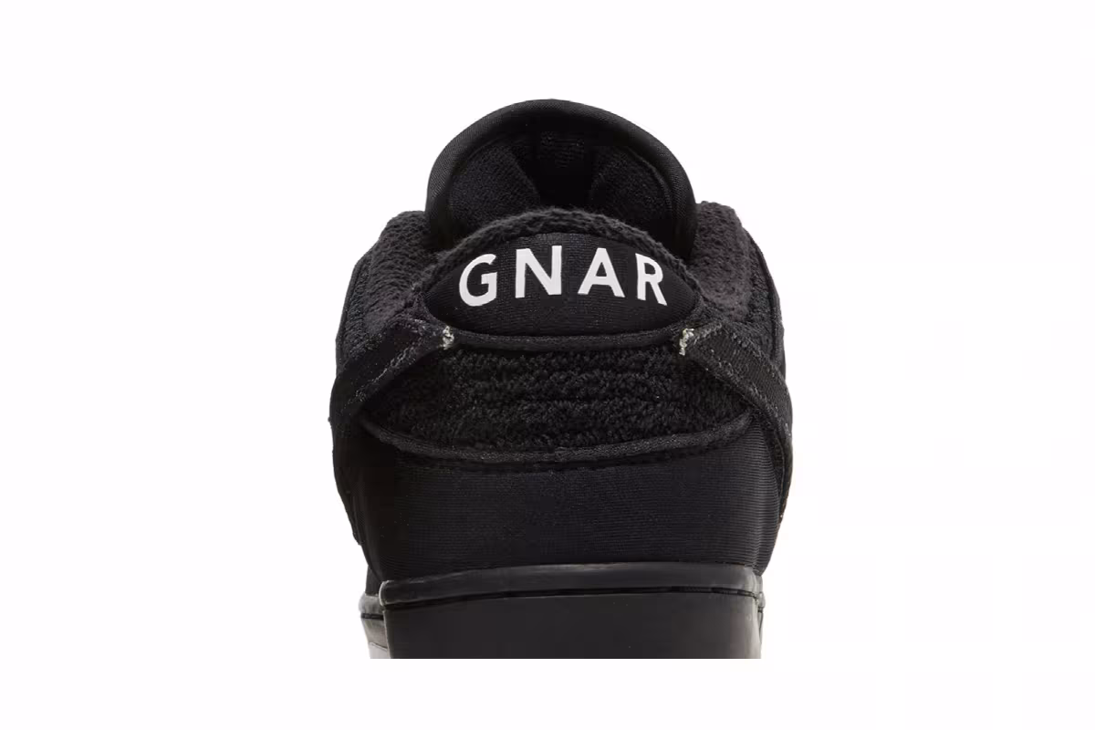 Gnarhunters x Nike Dunk Low SB Black, view 8