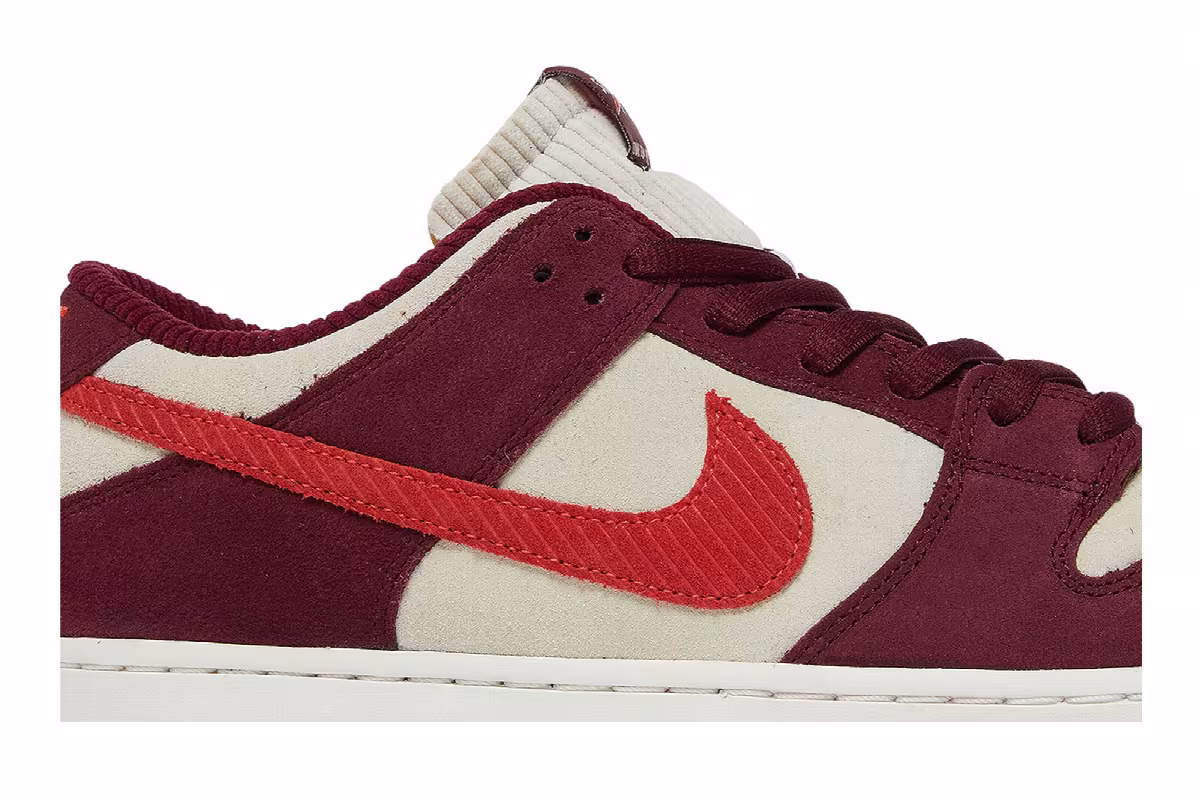 Skate Like a Girl x Nike Dunk Low SB, view 3