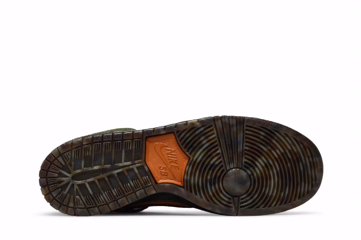 Pass~Port x Nike Dunk High SB Workboot, view 5