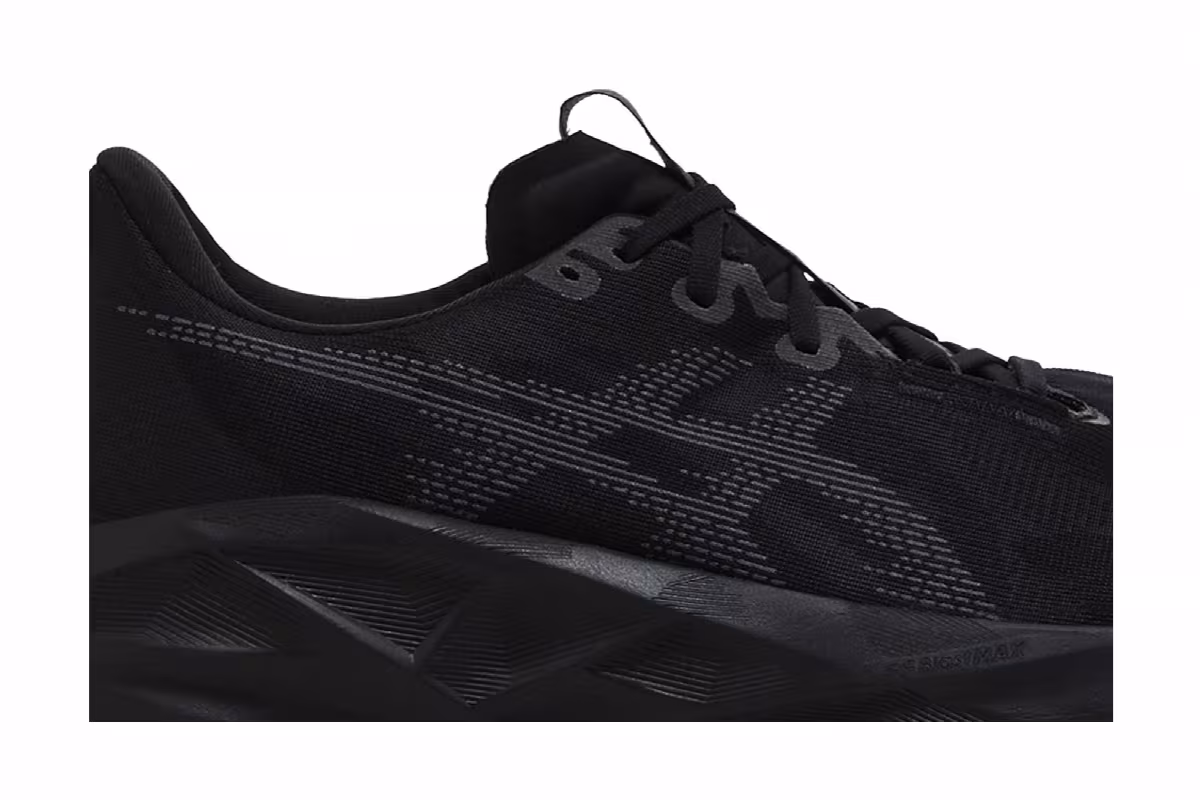 ASICS Novablast 5 Black Carrier Grey, view 3