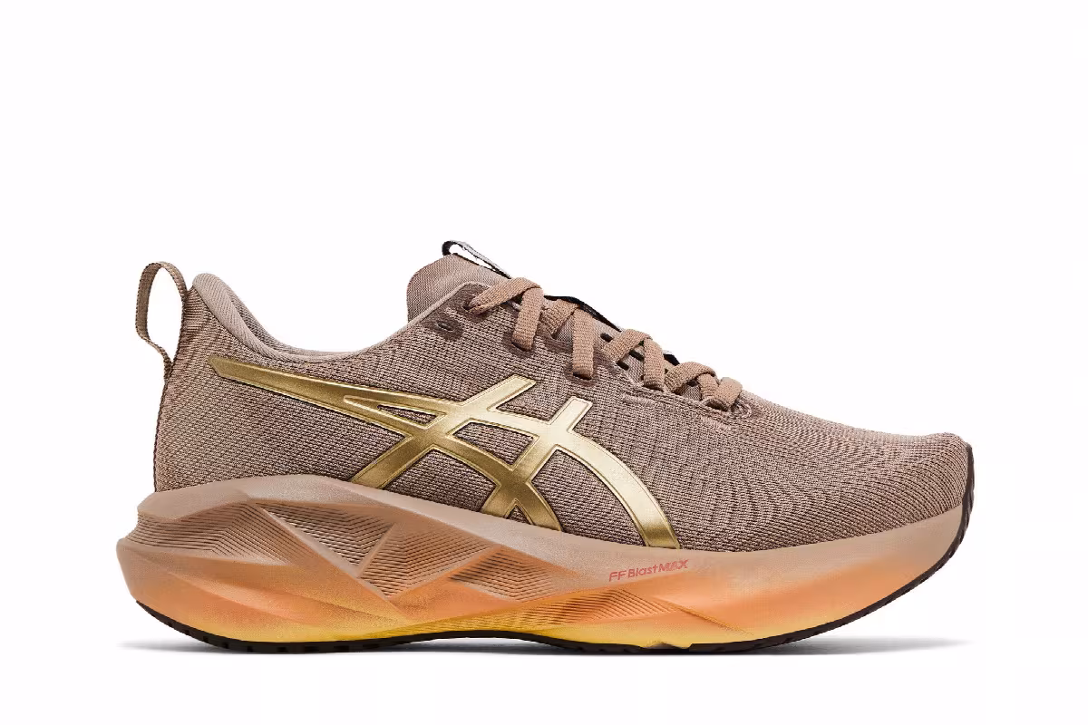 Asics Women's Novablast 5 Luxe, view 2
