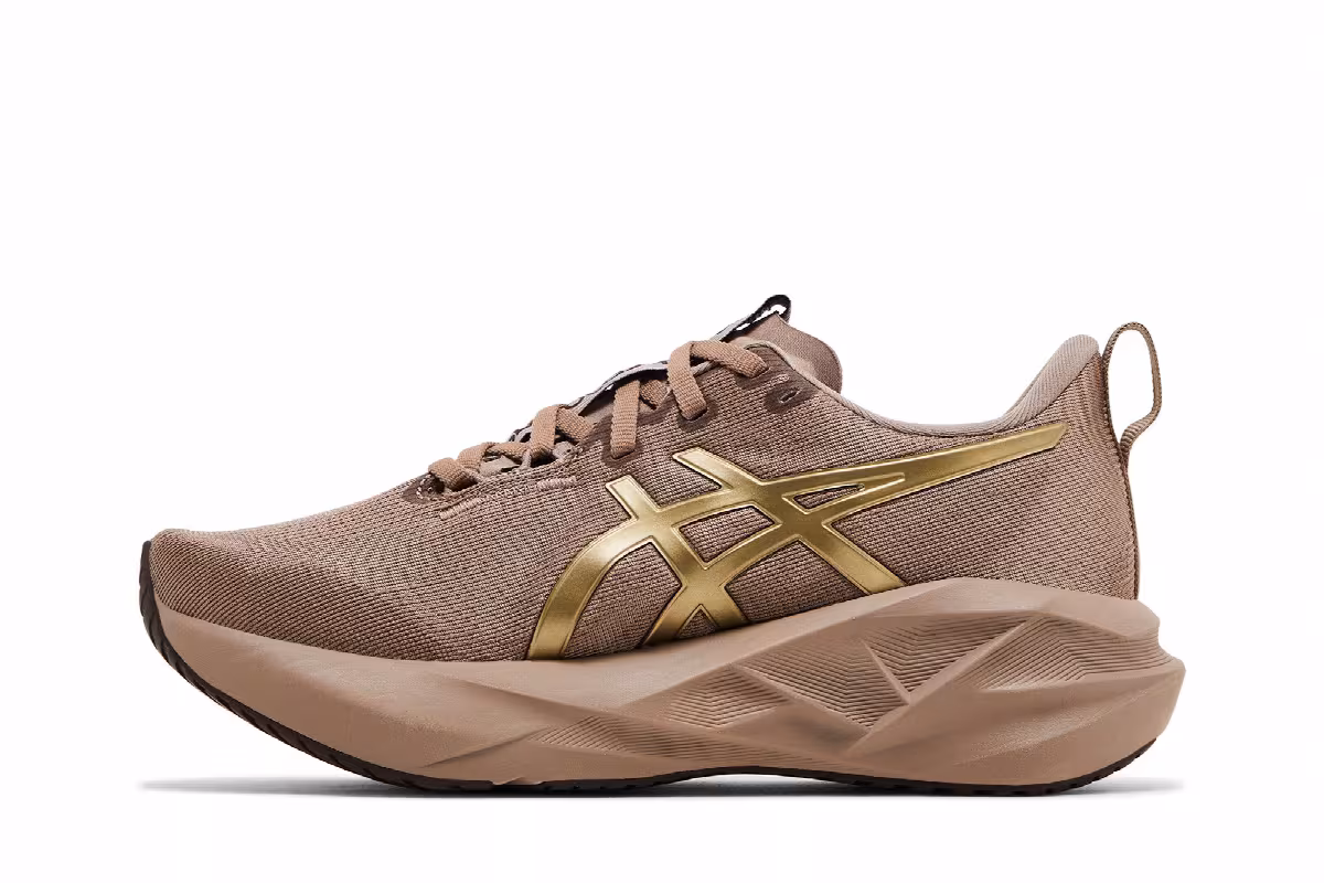 Asics Women's Novablast 5 Luxe, view 4