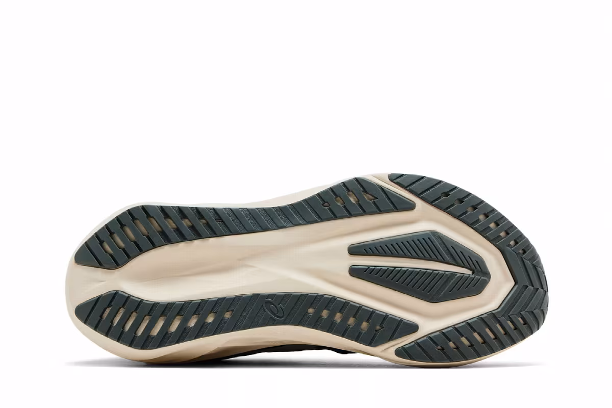 ASICS Novablast 5 Track Club, view 5