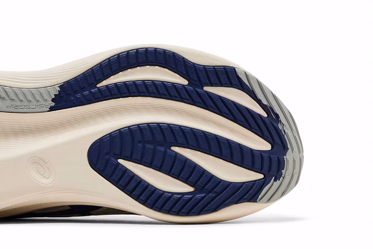 ASICS Gel Nimbus 27 Track Club, view 6