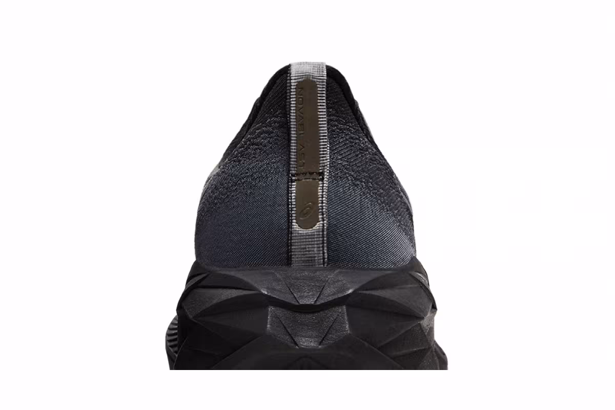 ASICS Novablast 4 Wide Black Graphite Grey, view 8