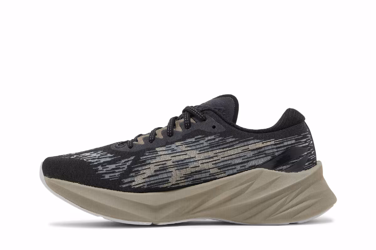 Asics Novablast 3 Black Mink, view 4