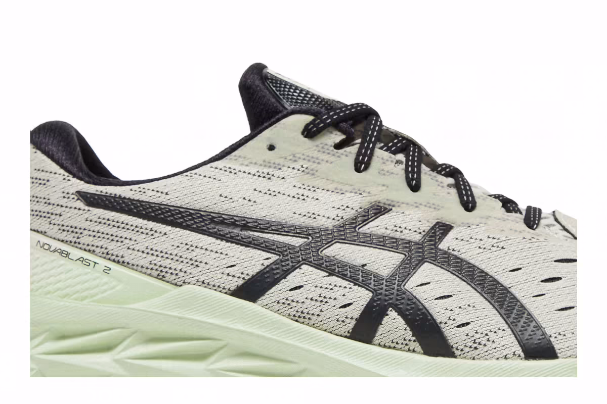 Asics Novablast 2 Birch Black, view 3
