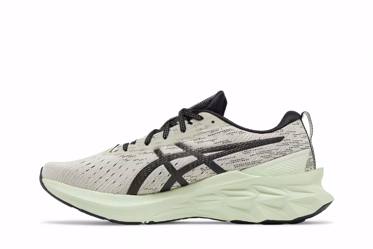 Asics Novablast 2 Birch Black, view 4