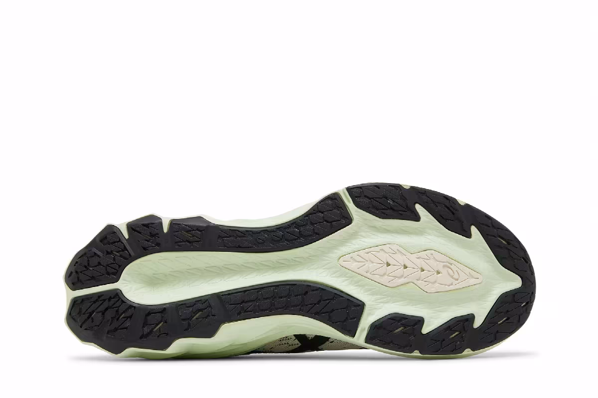 Asics Novablast 2 Birch Black, view 5